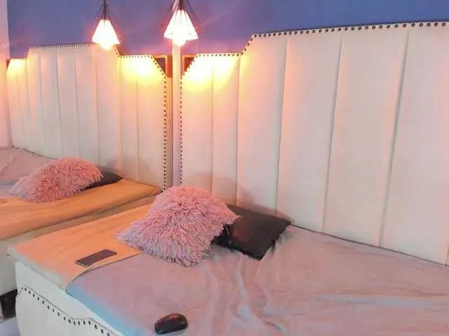 LolaPierce — It excites me to look at me while I play my body, talk to me dirty and tell me how rich I am. I love twerking, wet fingers and generous men who know how to heat me very slow 