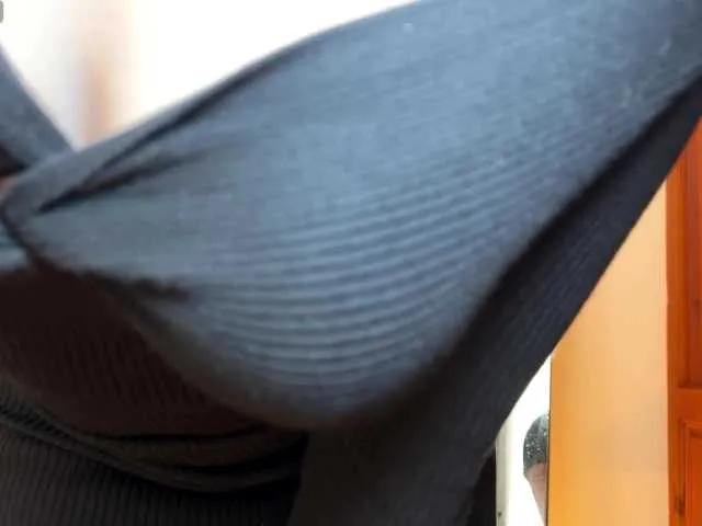 Missblair12 — I love to satisfy people, and I love to see how they touch themselves while watching me.