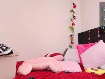 amabella_w — GOAL: Spank assx5 [20 tokens remaining] Lets have fun today #hairy #hairypussy #latina #bigass #fuckmachine
