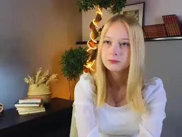 darceyheyd — GOAL: handbra 5 min? [130 tokens remaining] Welcome to my room! #new #shy #skinny #blonde #18
