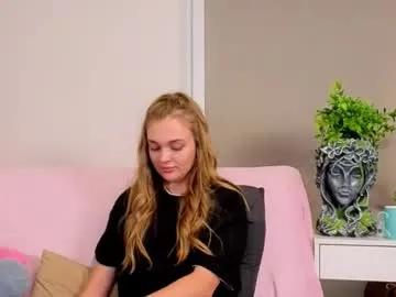 moirawenzinger — Heeeeyy, My name is Kylie!! GOAL: Hey hey ( Wink and air kiss for u )   #18 #teen #new #bigass #natural [25 tokens remaining]