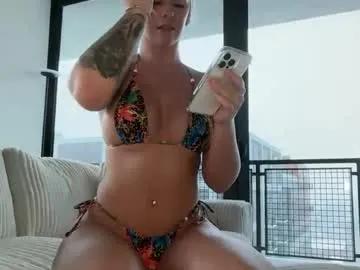 reecemarie — tease show at 2k viewers ;) #new #bigtits #bigass #snowbunny