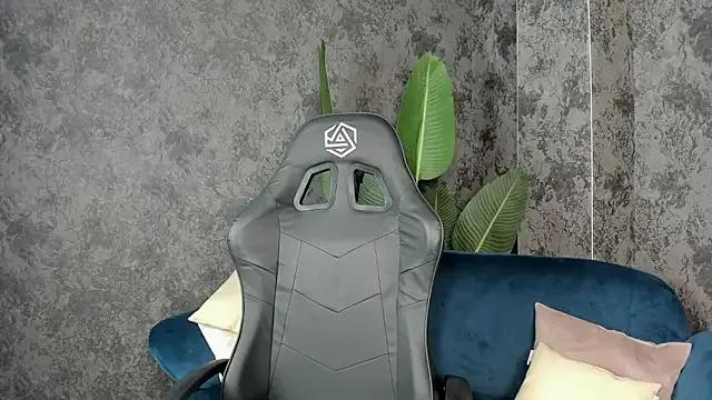 Amanda_Reedd — put 2 fingers inside my tight pussy