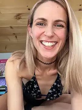 DanaeJustine — Remove Shorts & Blow a kiss