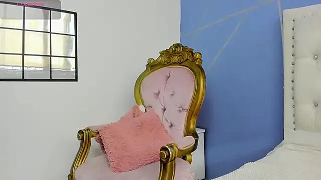 DannaMishellx_ — Doggy pose and spanks bigass