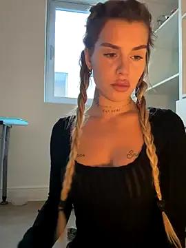 EmiliaCatalina — surprise clip