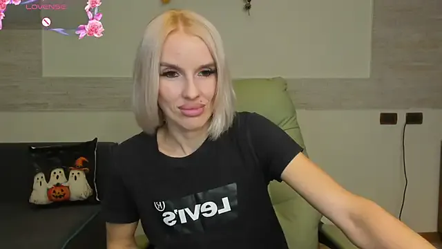 Lana_kitty__ on StripChat