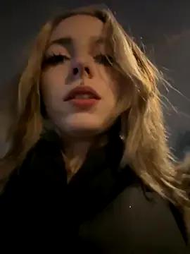 LoraaDoll — Freechat on StripChat