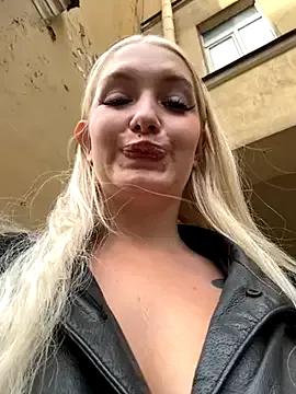 Milkyy_wway — Show SWEET ass on public