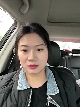 mo-mo-69 on StripChat
