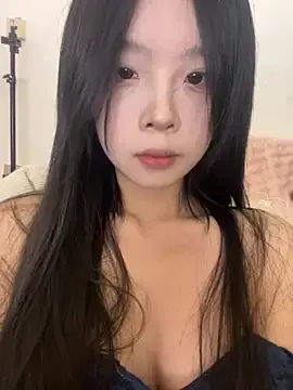 qiqi_x on StripChat