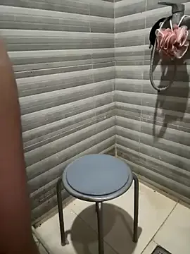 Queen-35 on StripChat