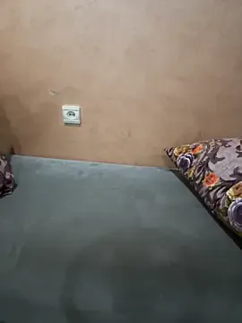 Queen-35 on StripChat