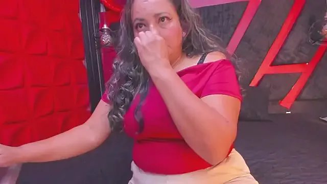 Rhachel_evans — naked + plug in my ass