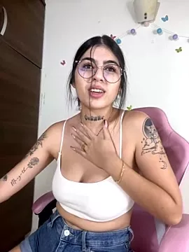 Sarasanders_4 on StripChat