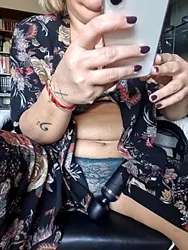 VenusAlpha — Nuda doppia con dildo